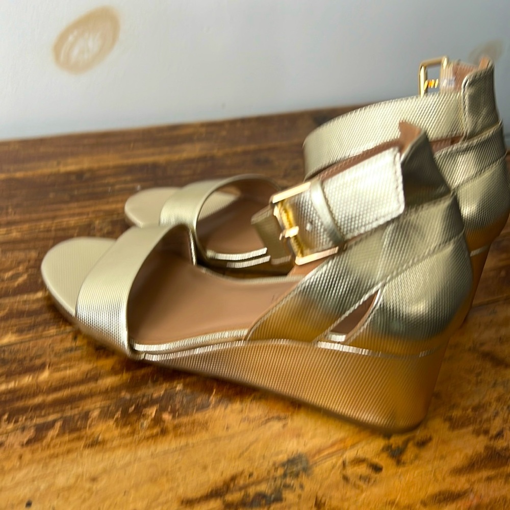 Aerosoles comfort wedges gold never worn 7 W